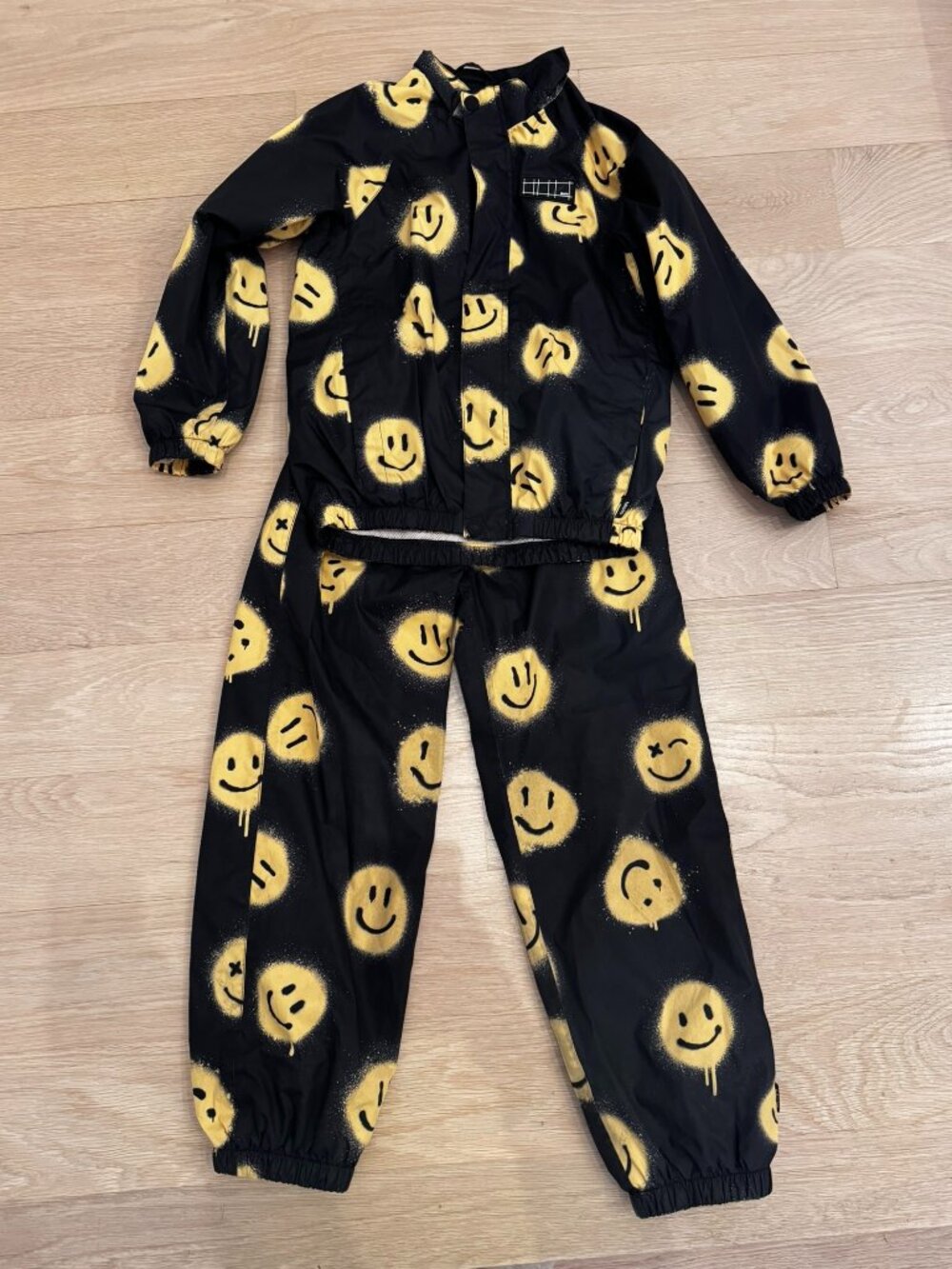 Molo Whalley rainwear set in Happy!  Size 134/140 or 8-10